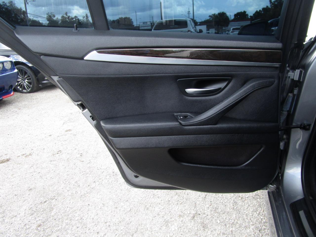 BMW 5-Series 528i xDrive 2015