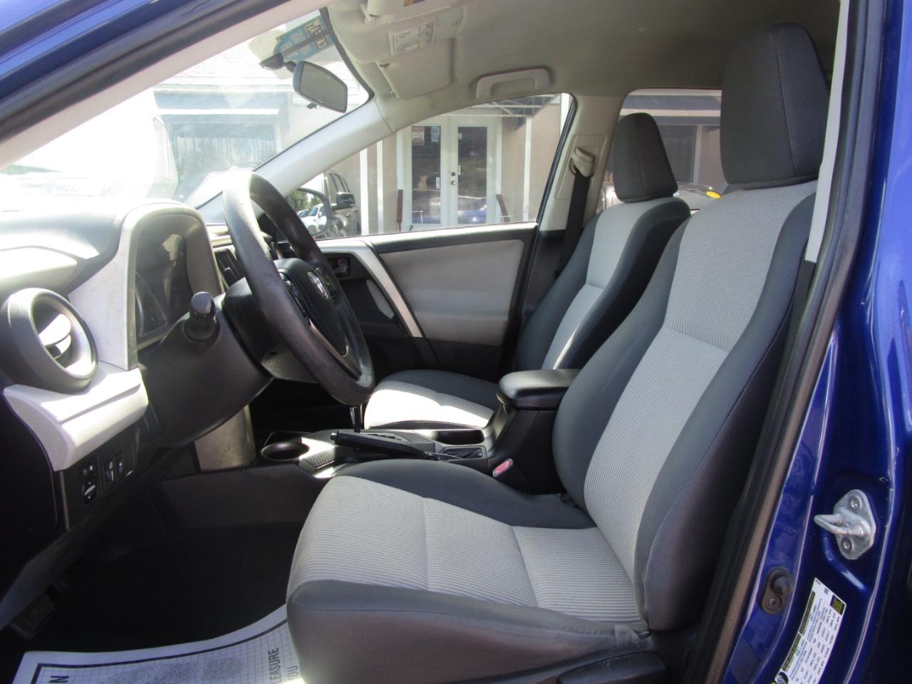 Toyota RAV4 LE FWD 2014