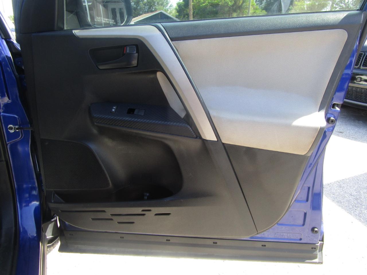 Toyota RAV4 LE FWD 2014