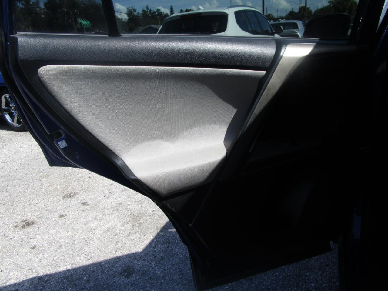 Toyota RAV4 LE FWD 2014