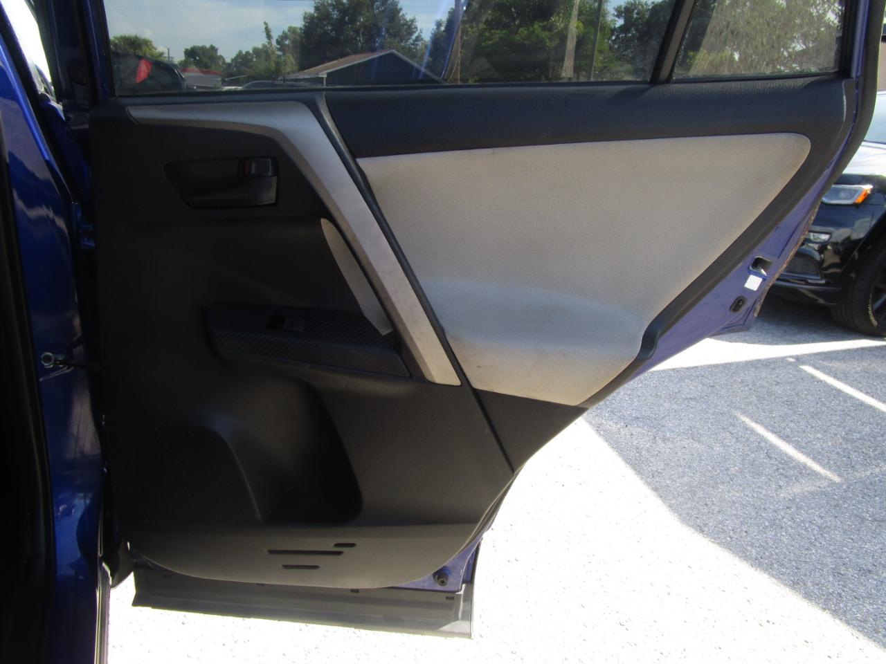 Toyota RAV4 LE FWD 2014