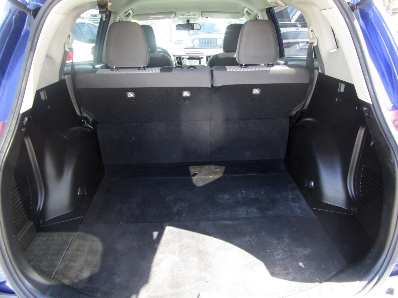 Toyota RAV4 LE FWD 2014