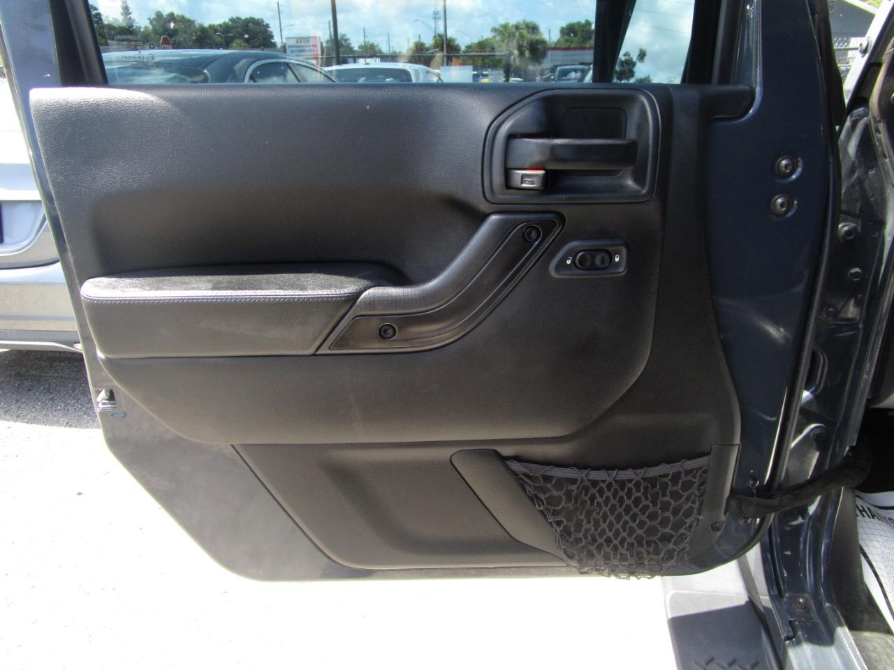Jeep Wrangler Unlimited Sahara 4WD 2017