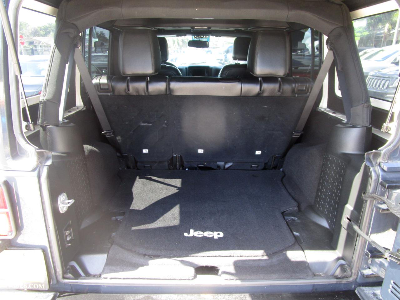 Jeep Wrangler Unlimited Sahara 4WD 2017