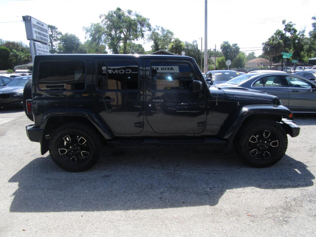 Jeep Wrangler Unlimited Sahara 4WD 2017