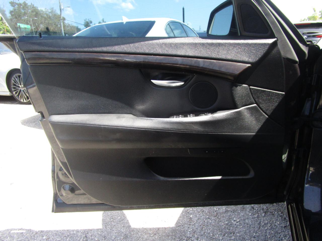 BMW 5-Series Gran Turismo 535i 2014