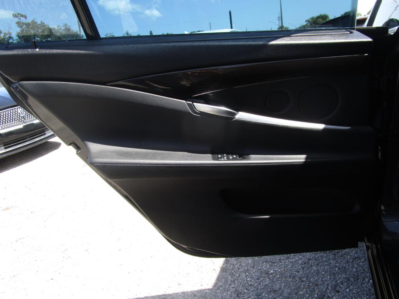 BMW 5-Series Gran Turismo 535i 2014