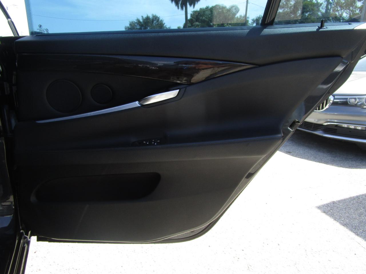 BMW 5-Series Gran Turismo 535i 2014