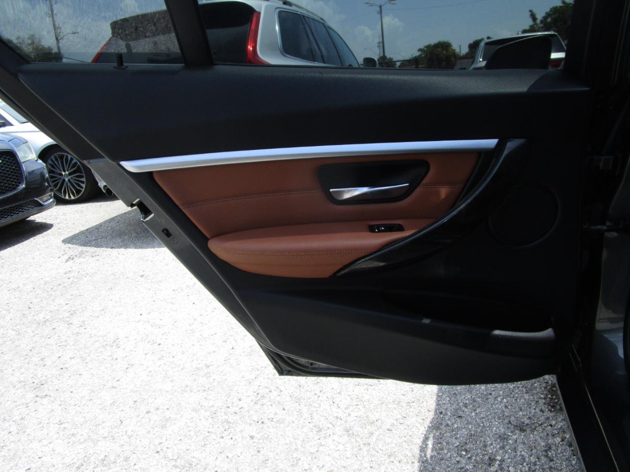 BMW 3-Series 330i xDrive SULEV Sedan 2017
