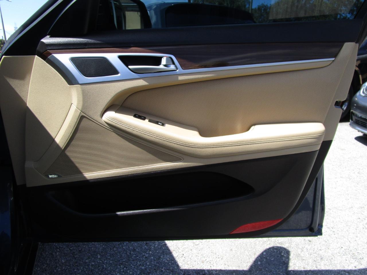 Hyundai Genesis 3.8L 2015