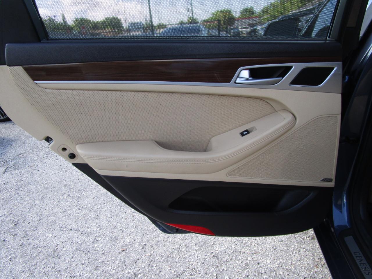 Hyundai Genesis 3.8L 2015