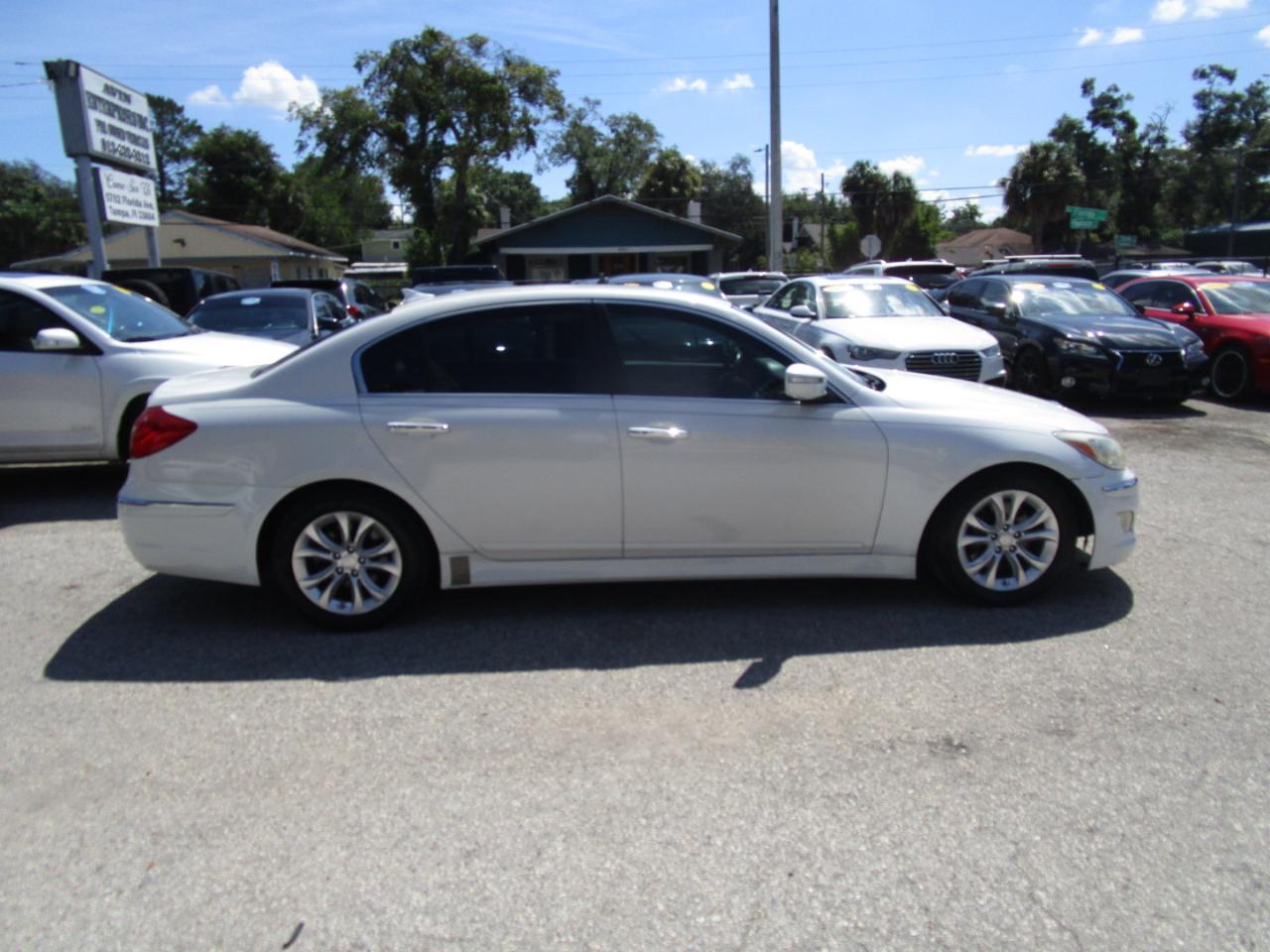 Hyundai Genesis 3.8L 2012