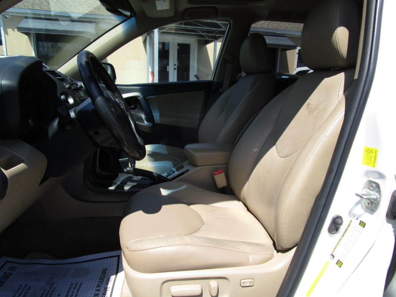 Toyota RAV4 Limited I4 2WD 2011