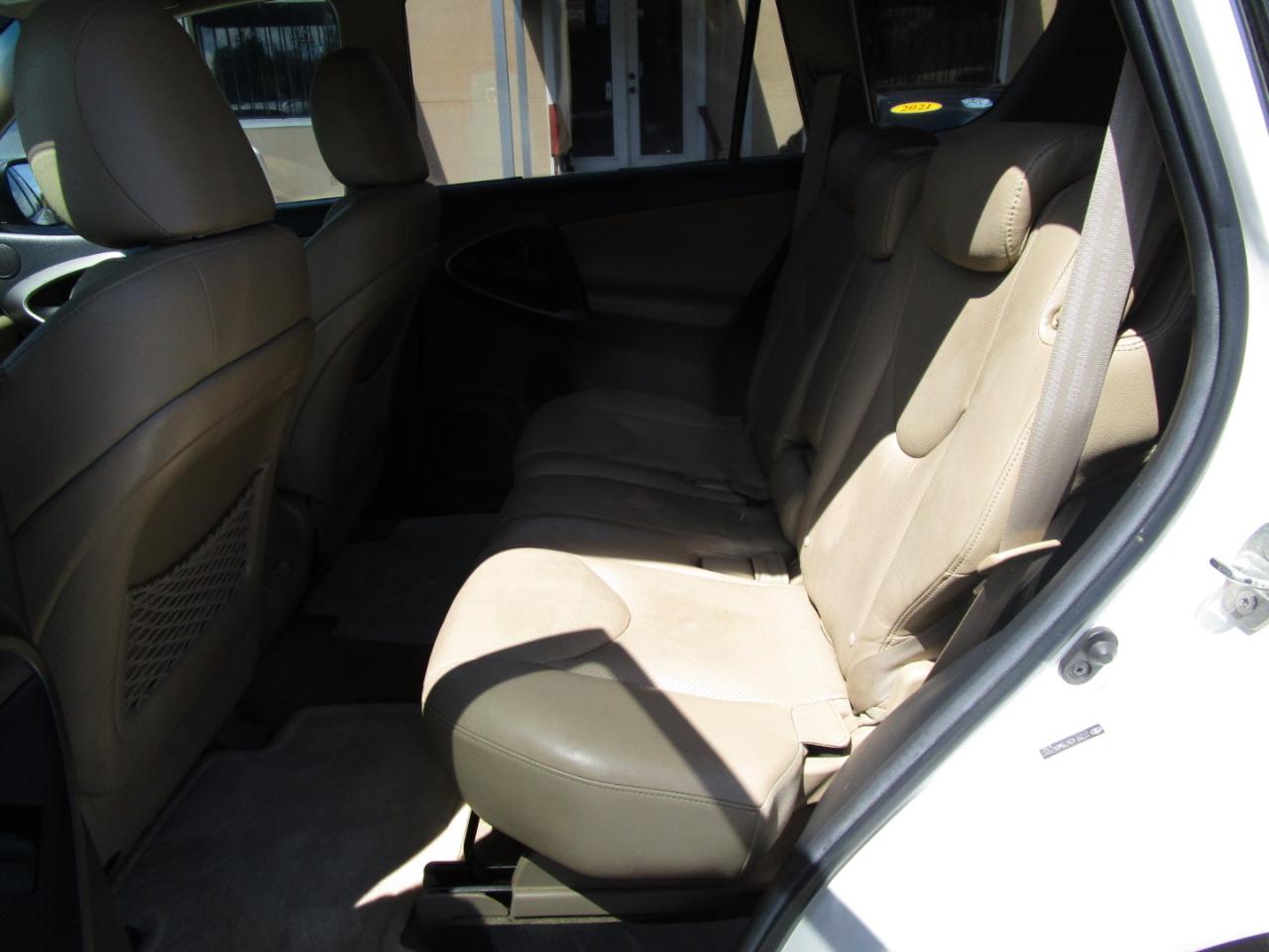 Toyota RAV4 Limited I4 2WD 2011