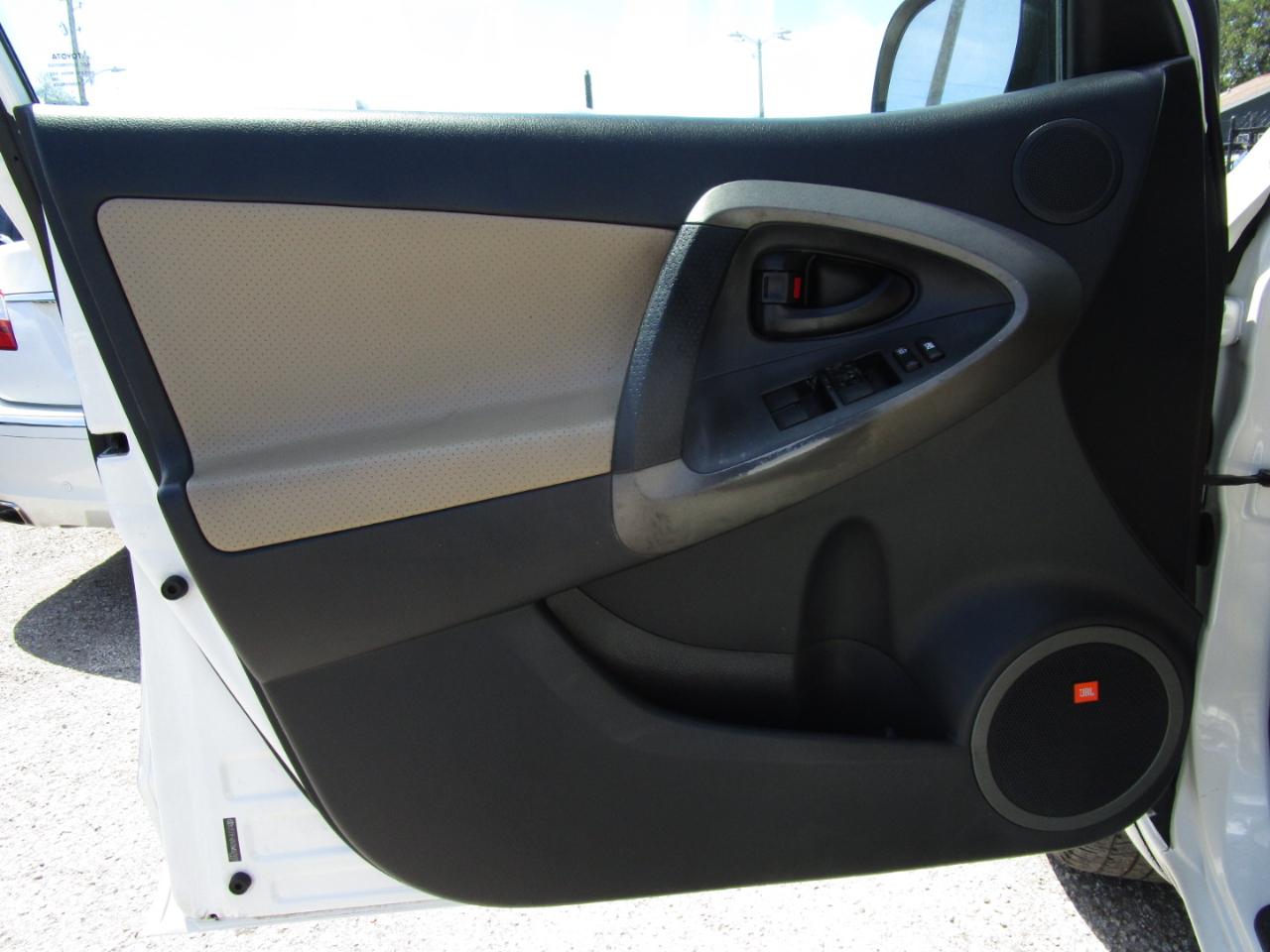 Toyota RAV4 Limited I4 2WD 2011