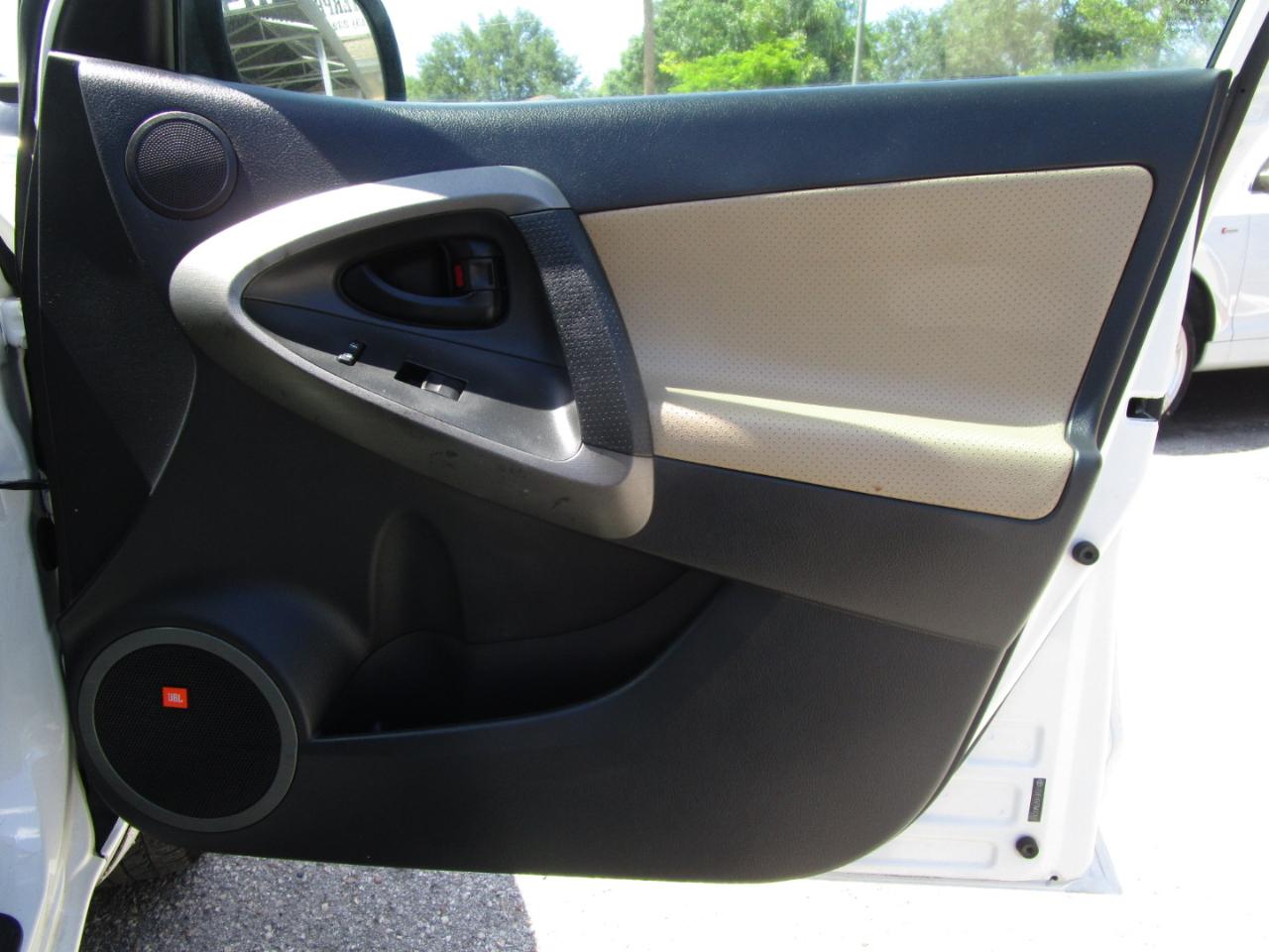 Toyota RAV4 Limited I4 2WD 2011