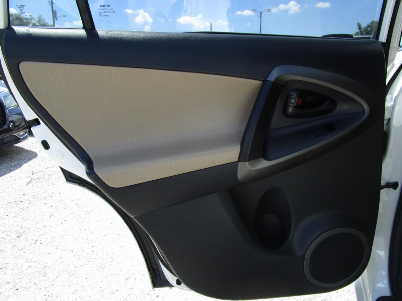 Toyota RAV4 Limited I4 2WD 2011