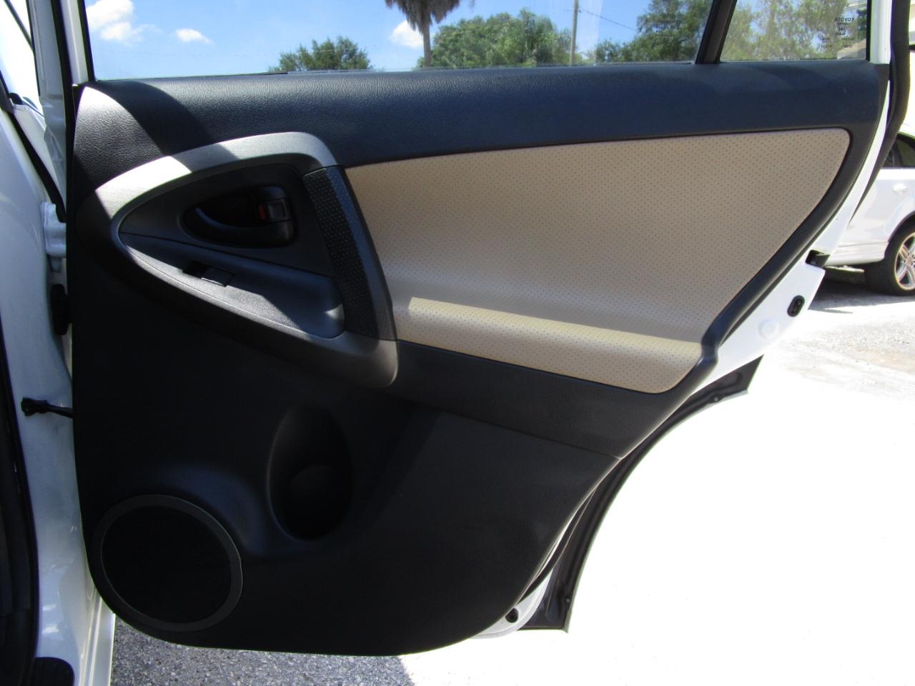 Toyota RAV4 Limited I4 2WD 2011