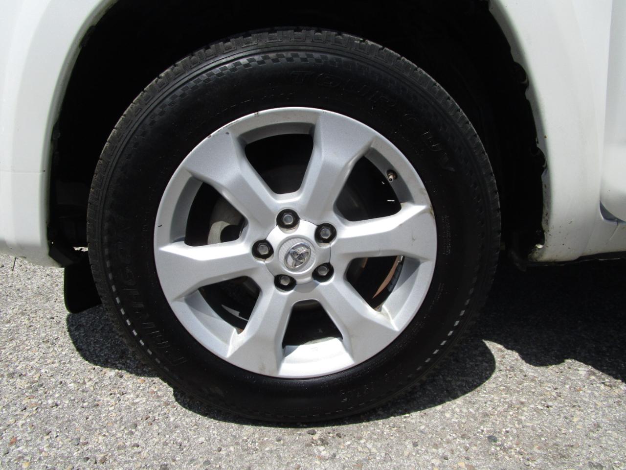 Toyota RAV4 Limited I4 2WD 2011