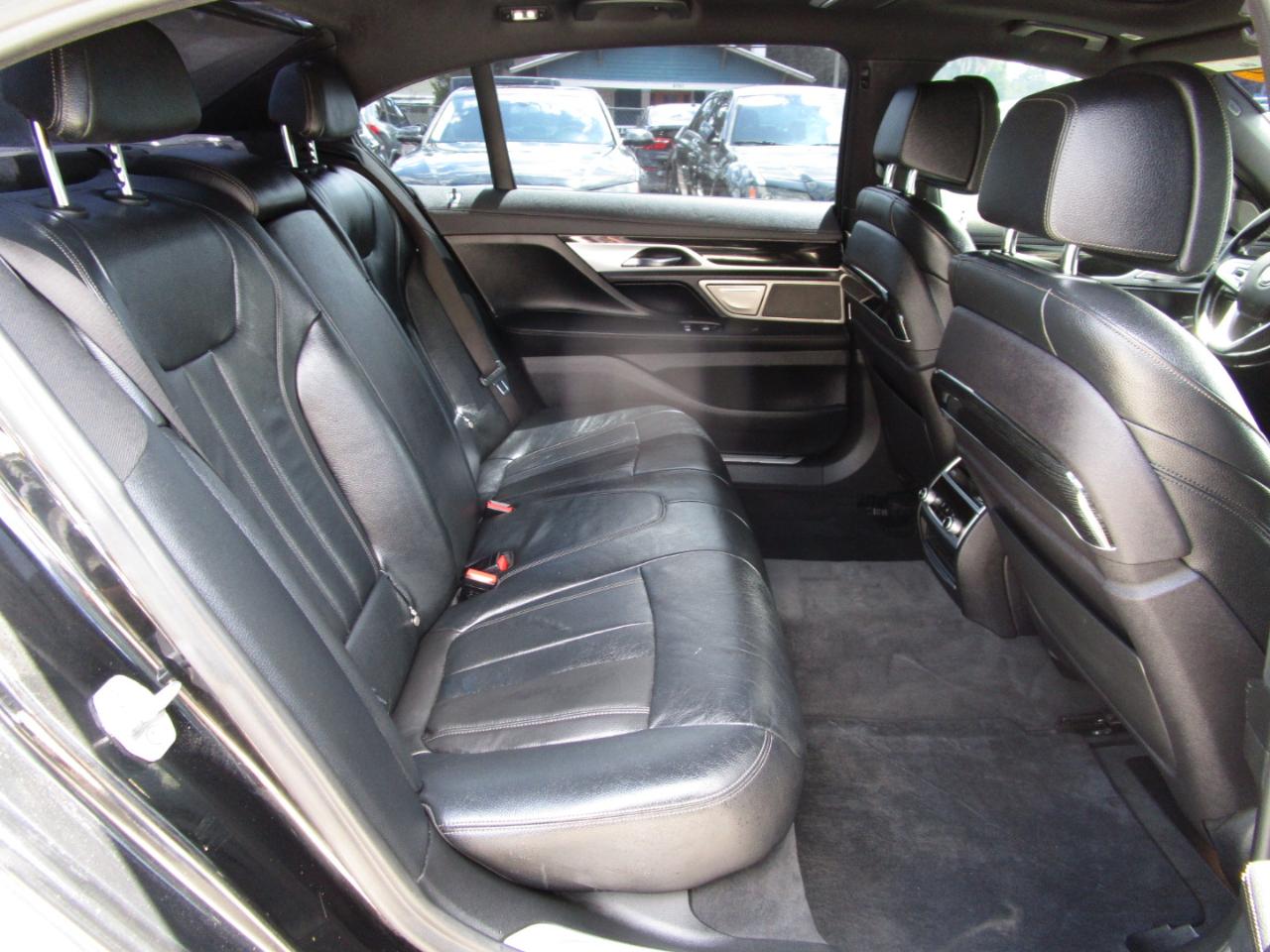 BMW 7-Series 740i 2019