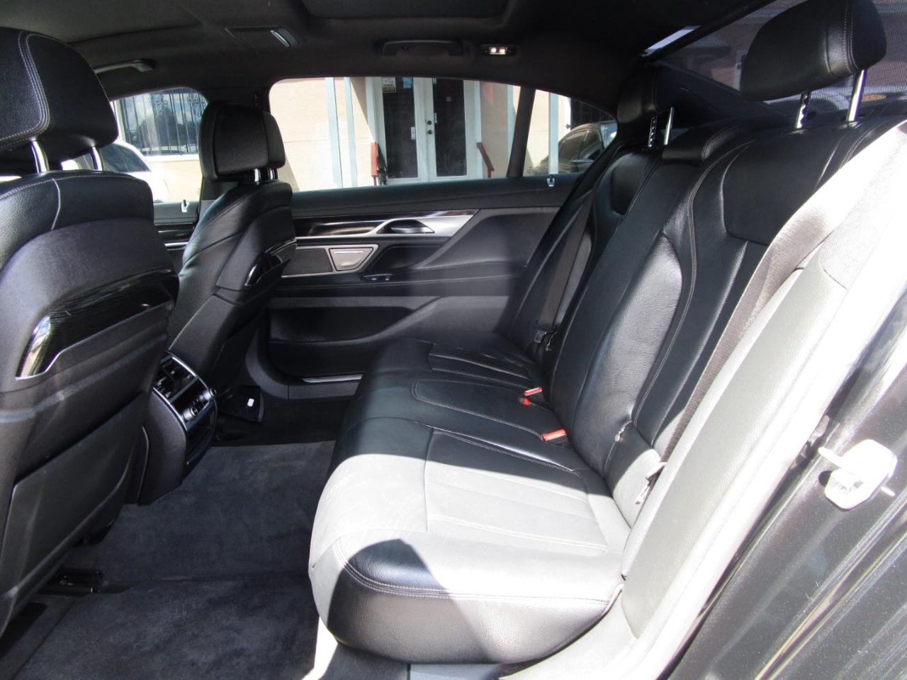 BMW 7-Series 740i 2019