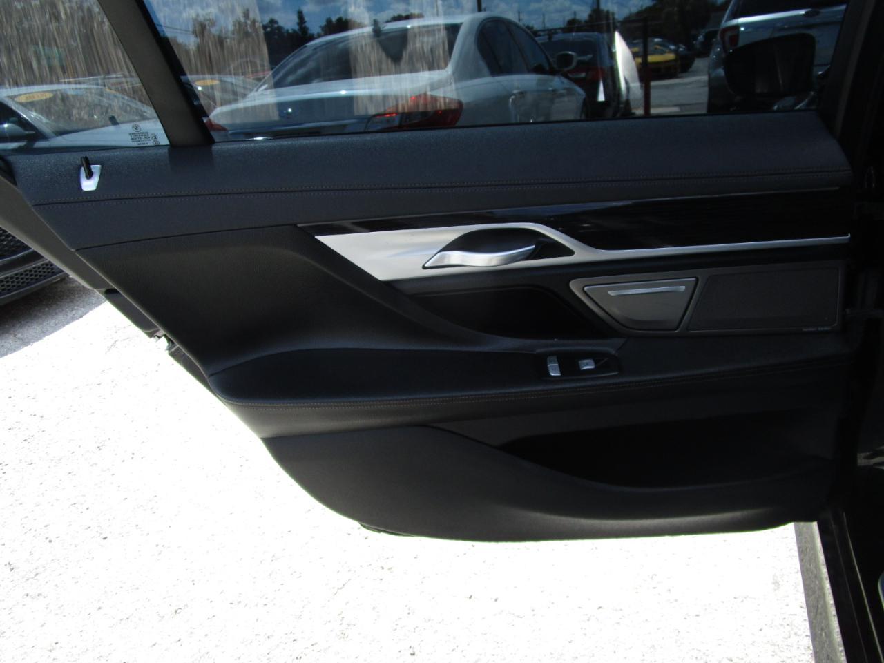 BMW 7-Series 740i 2019