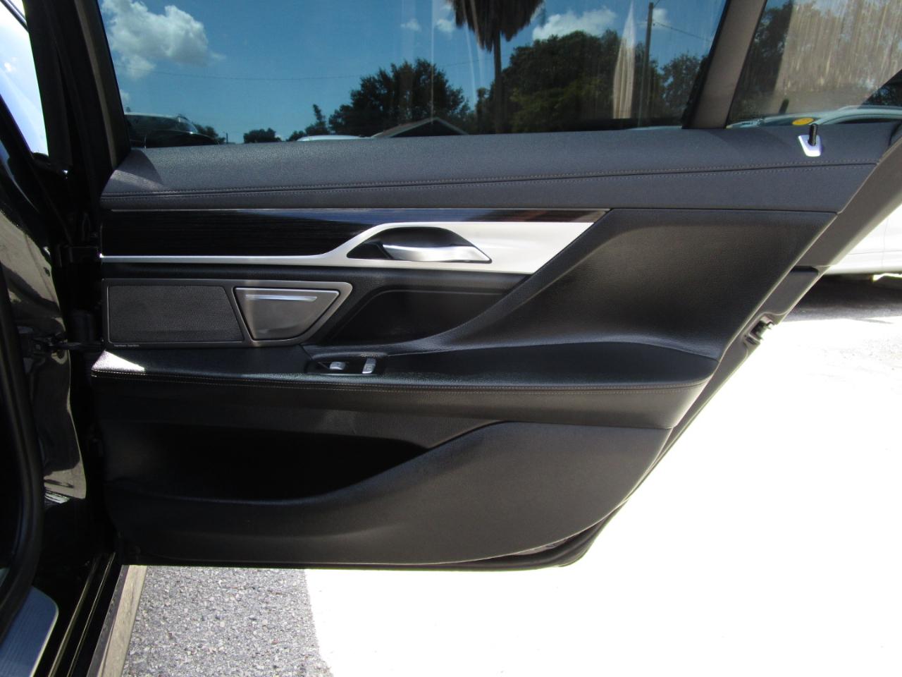 BMW 7-Series 740i 2019