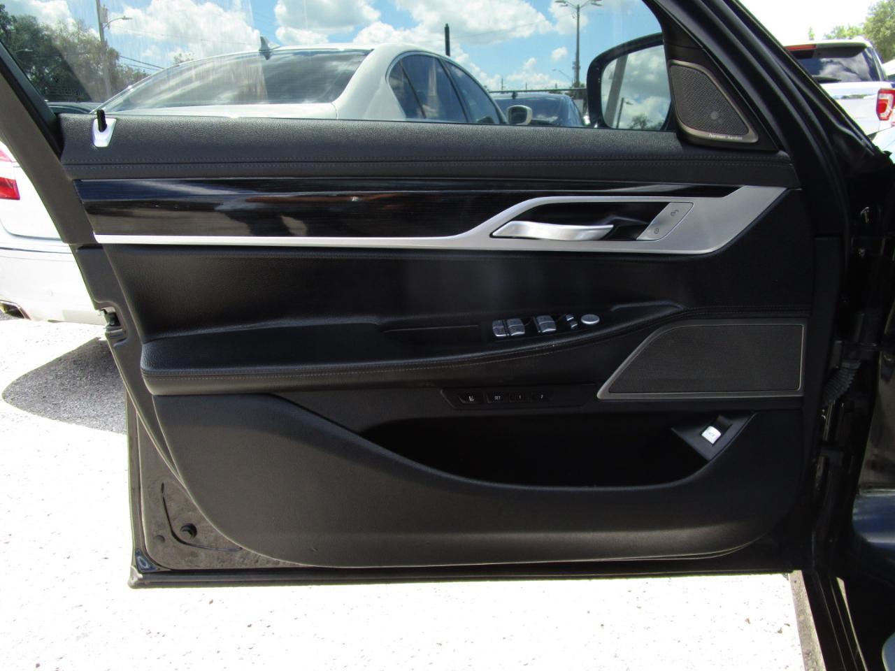 BMW 7-Series 740i 2019