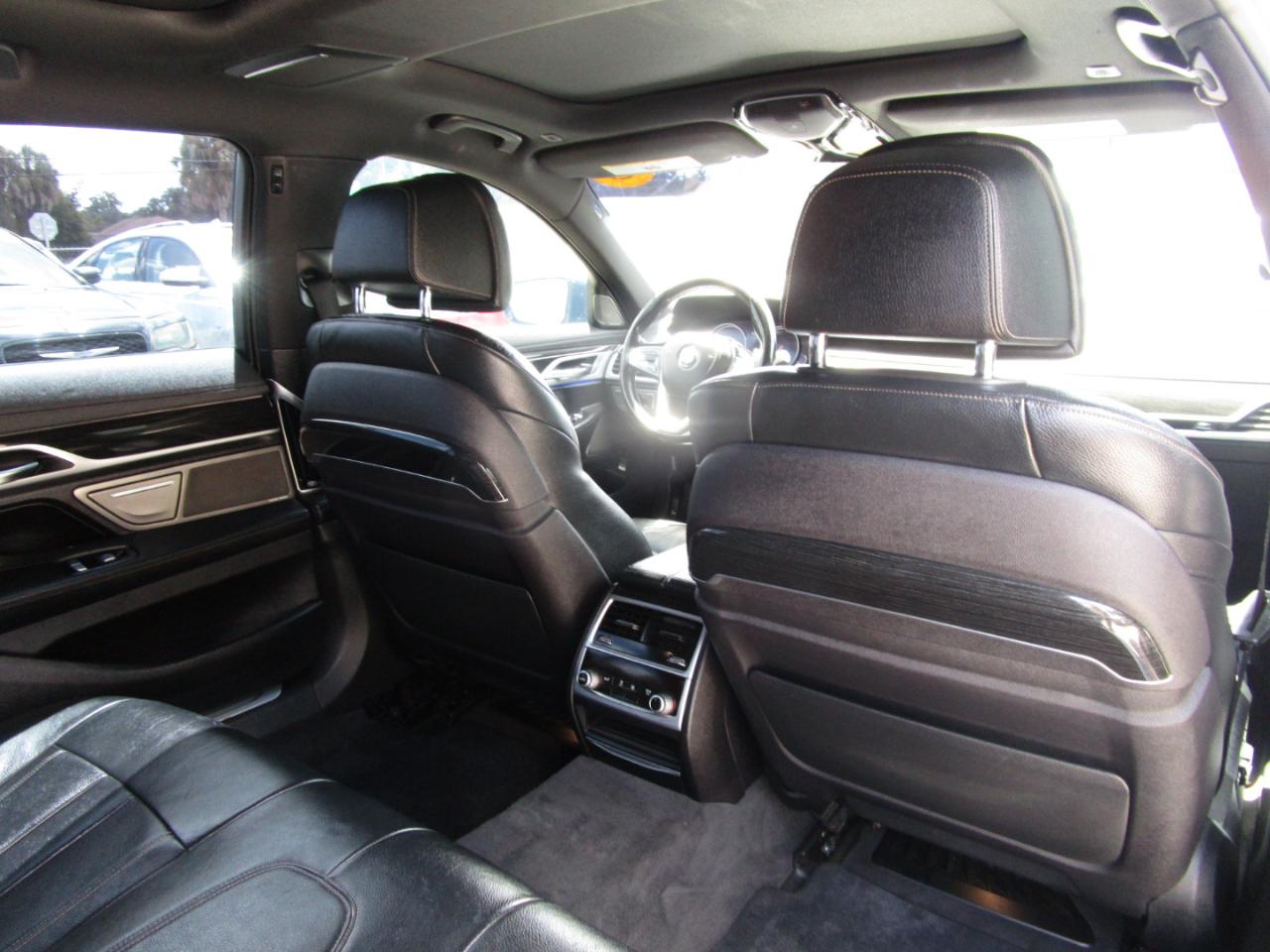 BMW 7-Series 740i 2019