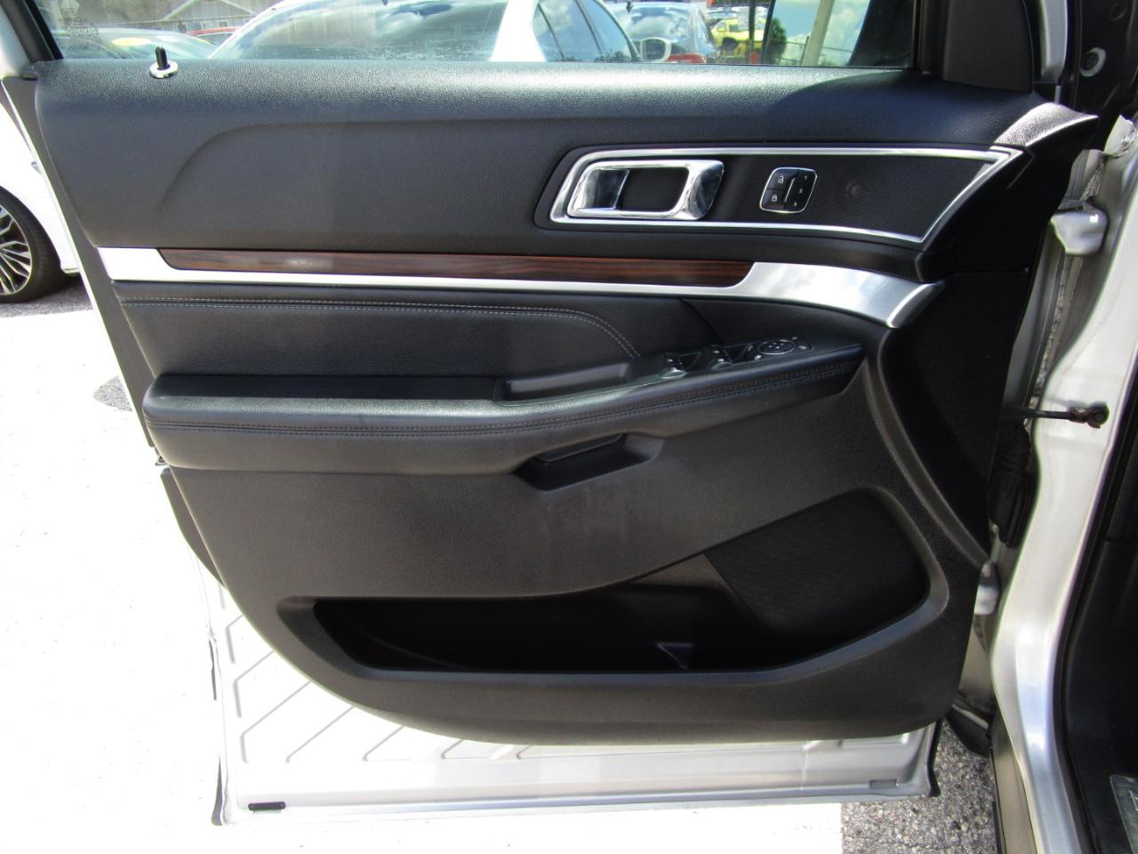 Ford Explorer Limited FWD 2017