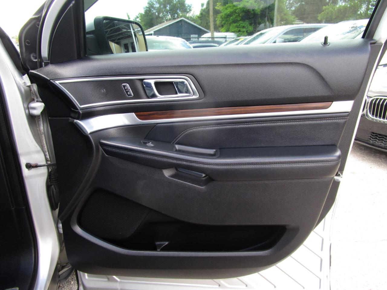 Ford Explorer Limited FWD 2017