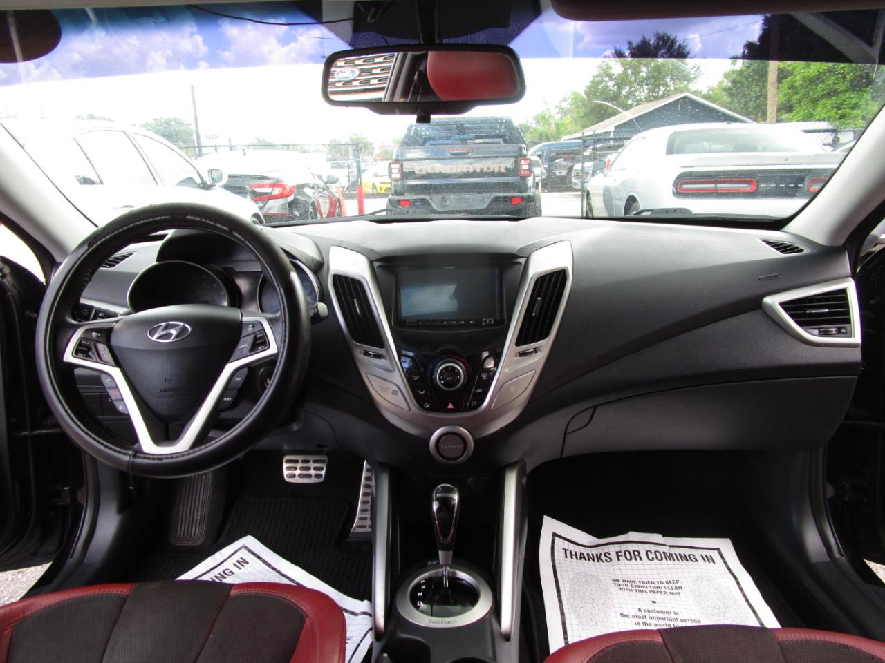 Hyundai Veloster Base 2012