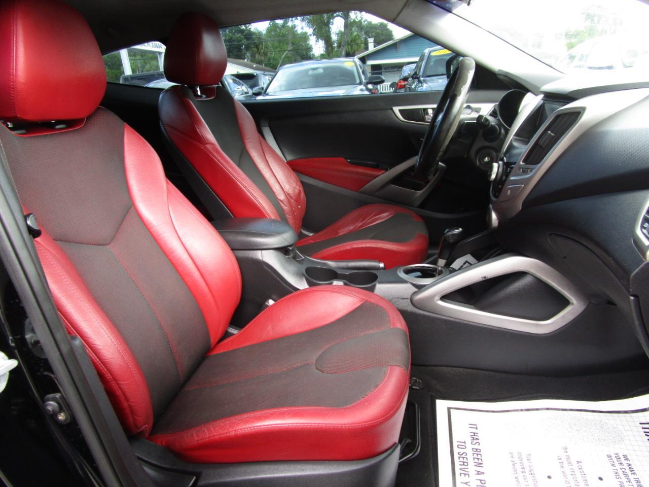 Hyundai Veloster Base 2012