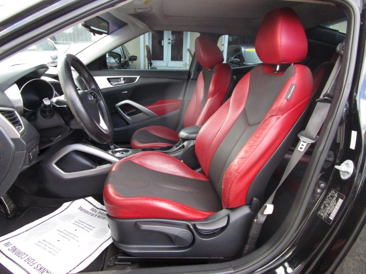 Hyundai Veloster Base 2012