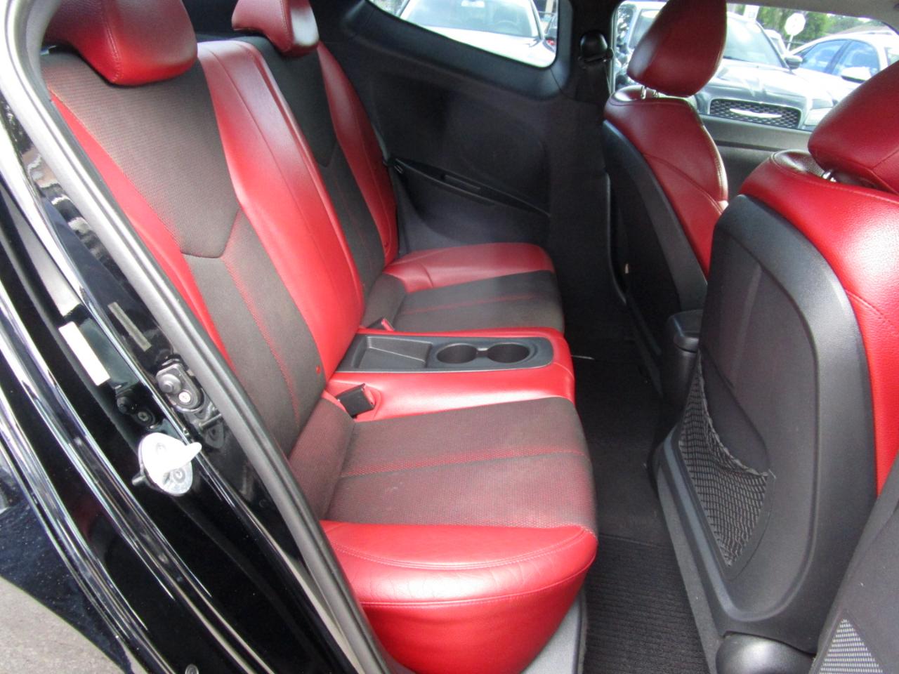 Hyundai Veloster Base 2012