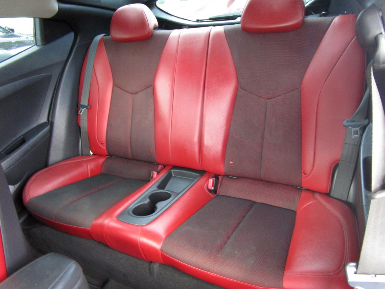Hyundai Veloster Base 2012
