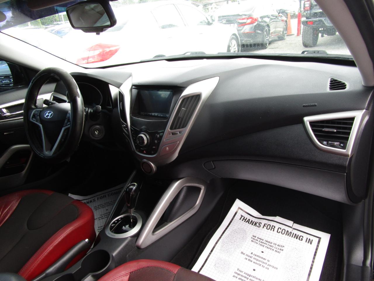 Hyundai Veloster Base 2012