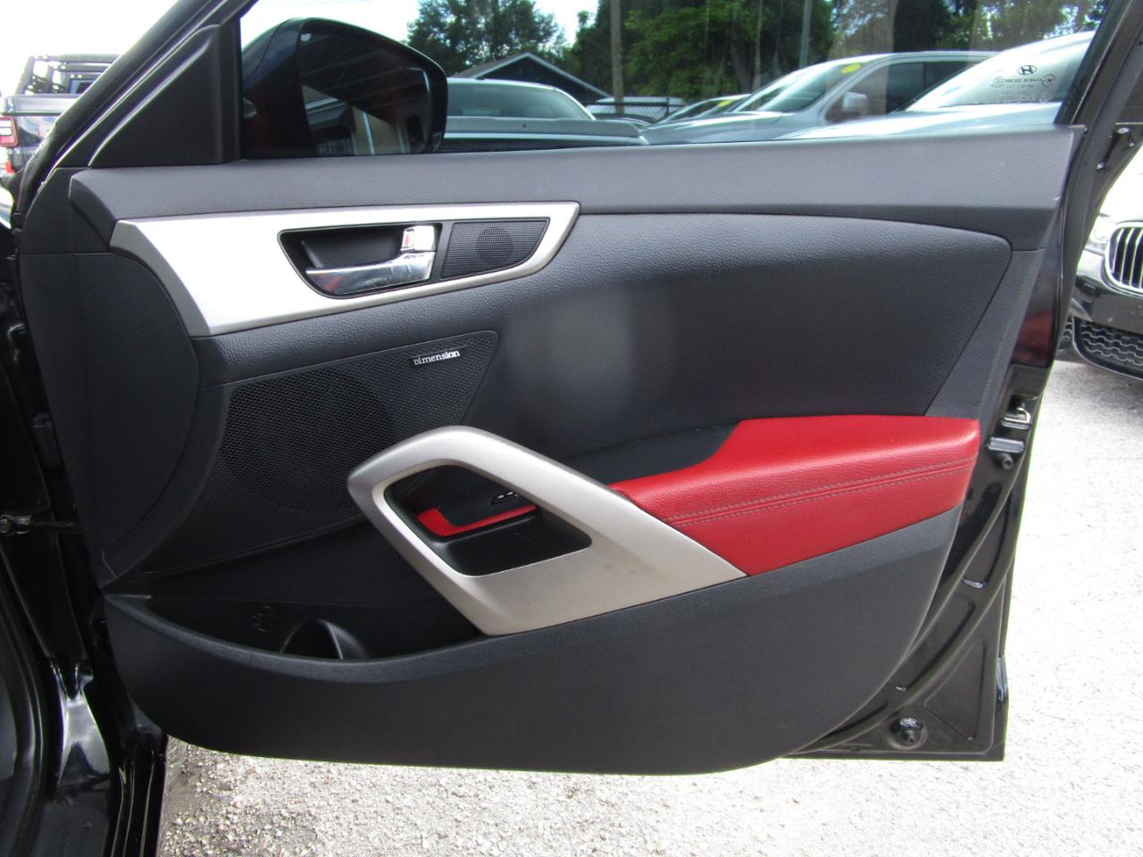 Hyundai Veloster Base 2012