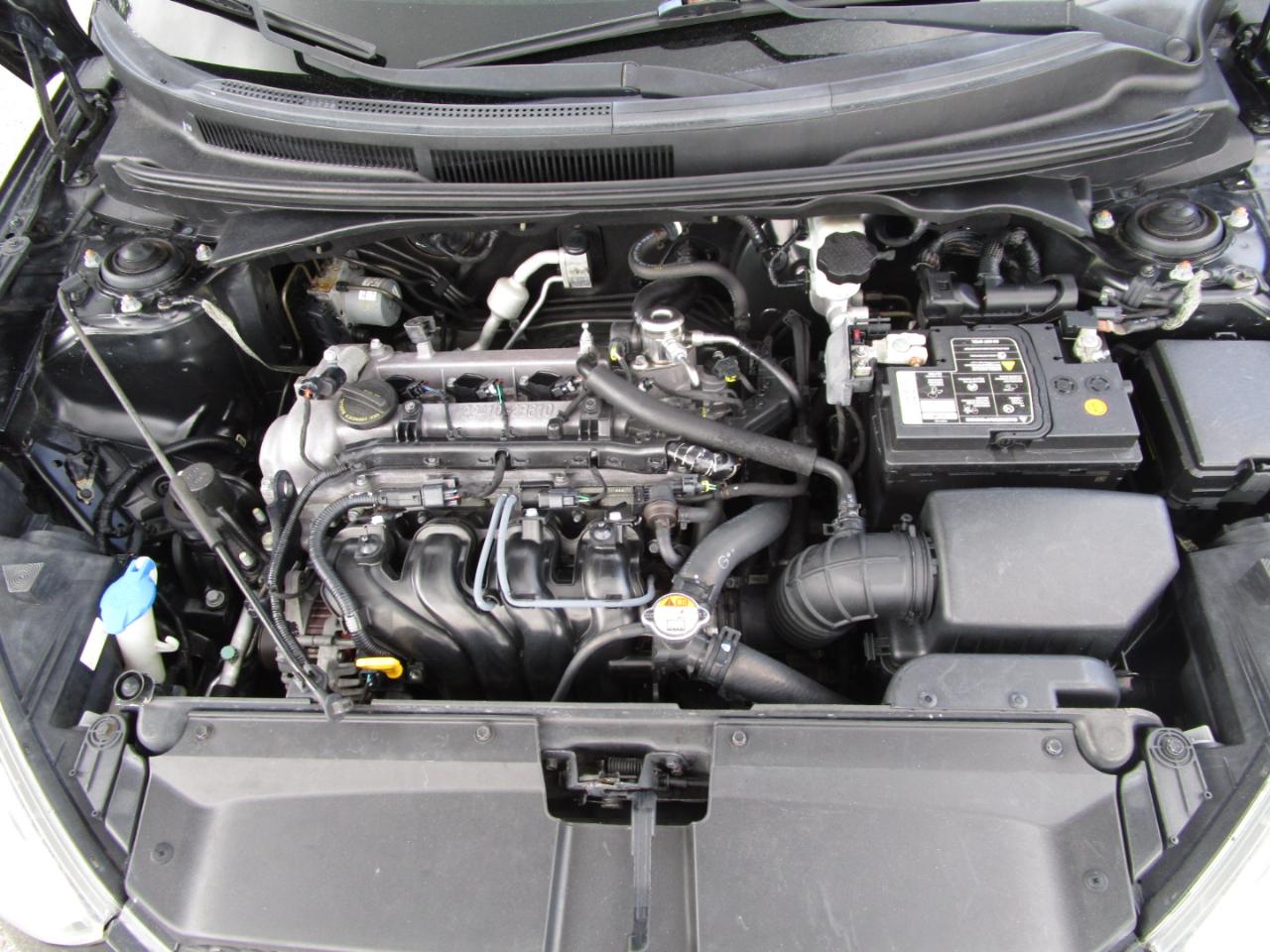 Hyundai Veloster Base 2012