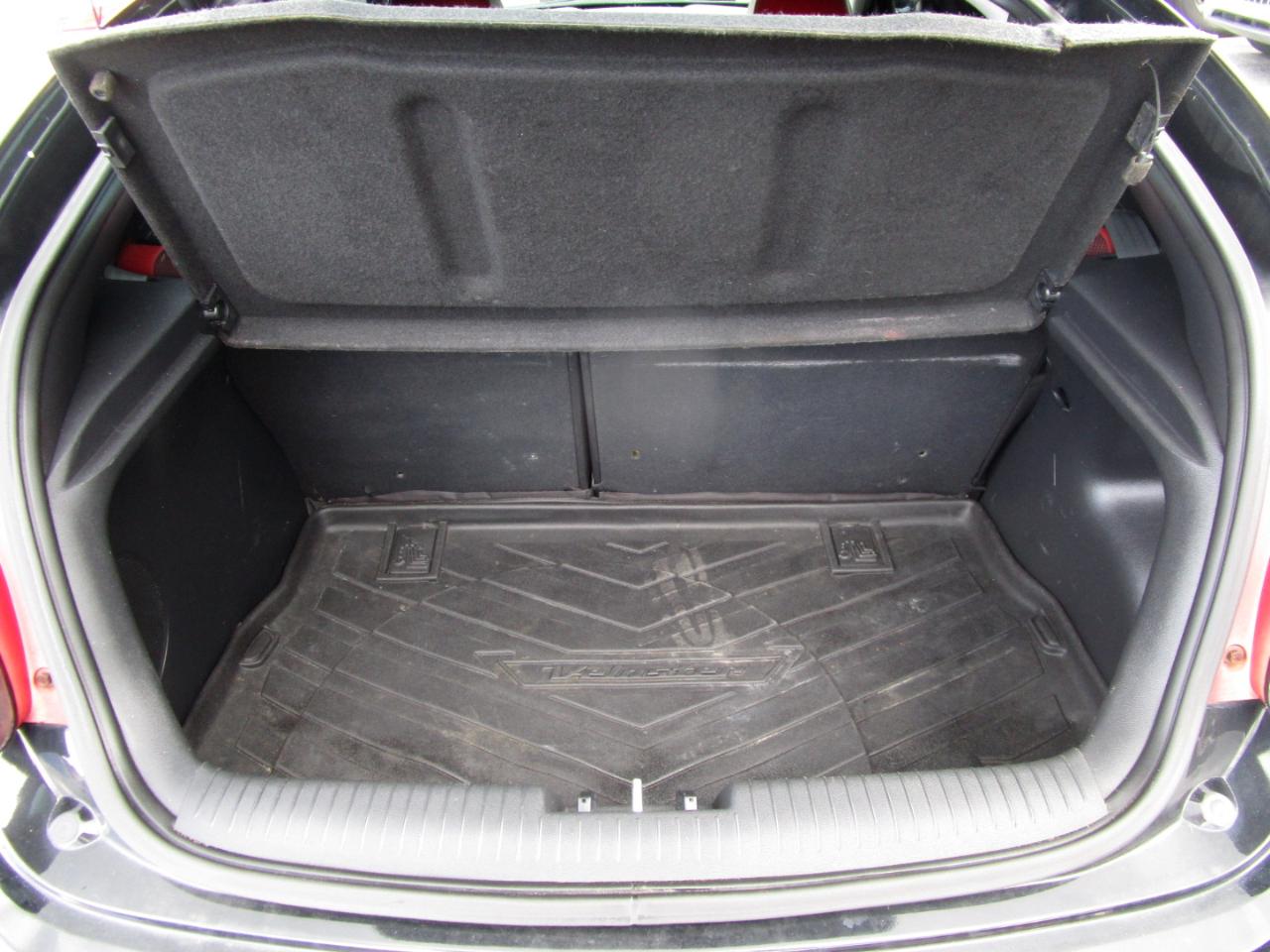 Hyundai Veloster Base 2012