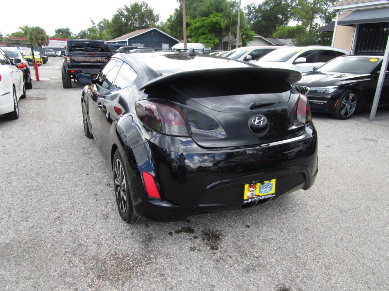 Hyundai Veloster Base 2012