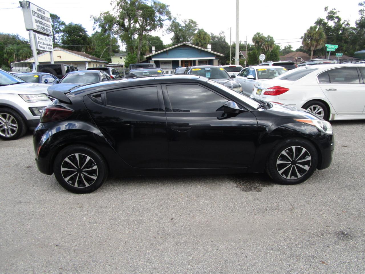 Hyundai Veloster Base 2012