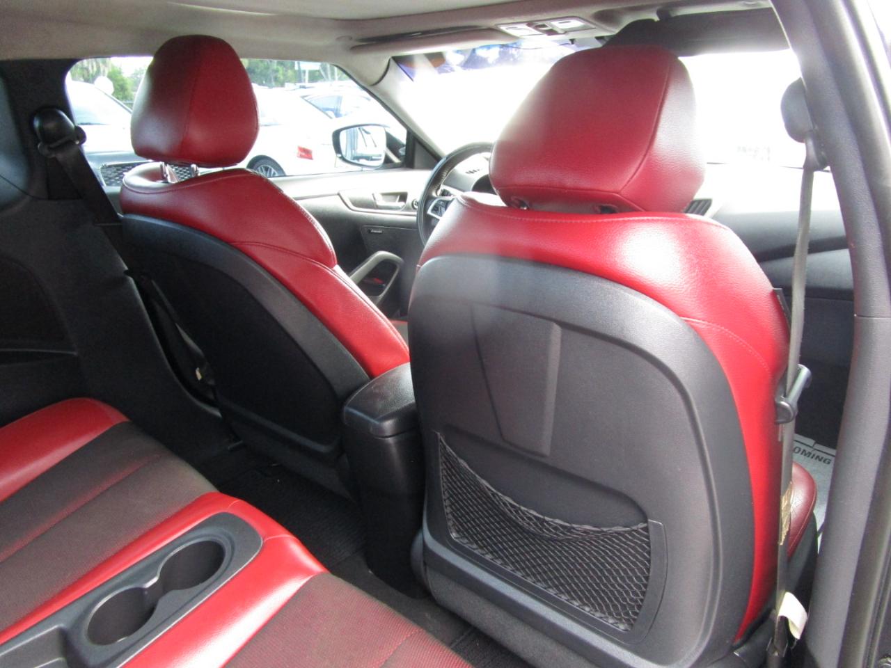 Hyundai Veloster Base 2012