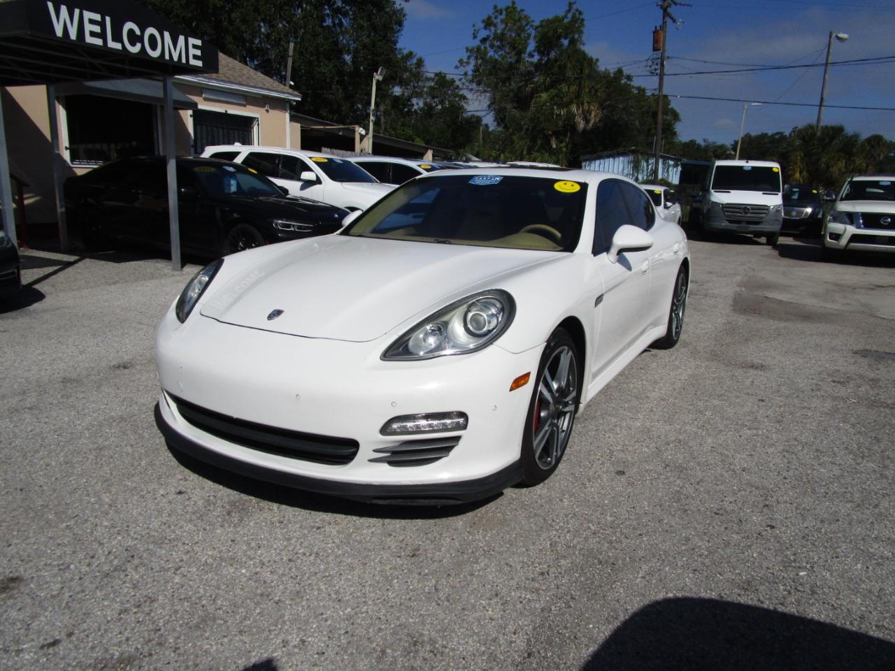 Porsche Panamera 4 2011