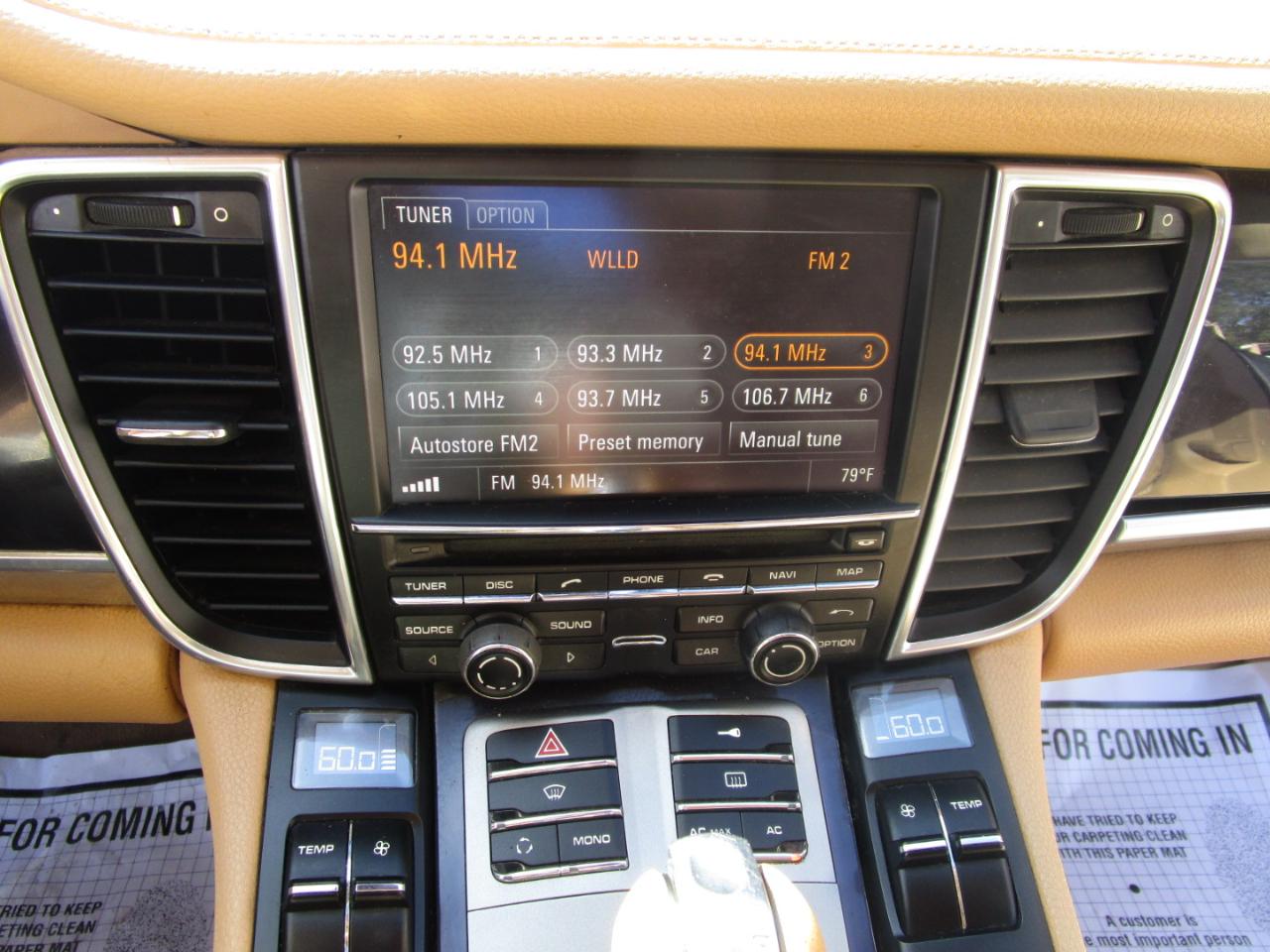 Porsche Panamera 4 2011
