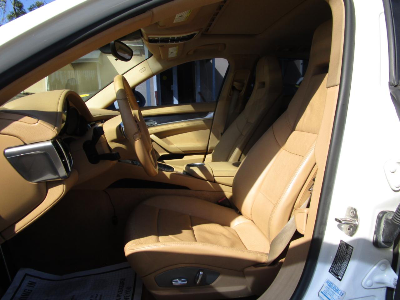 Porsche Panamera 4 2011