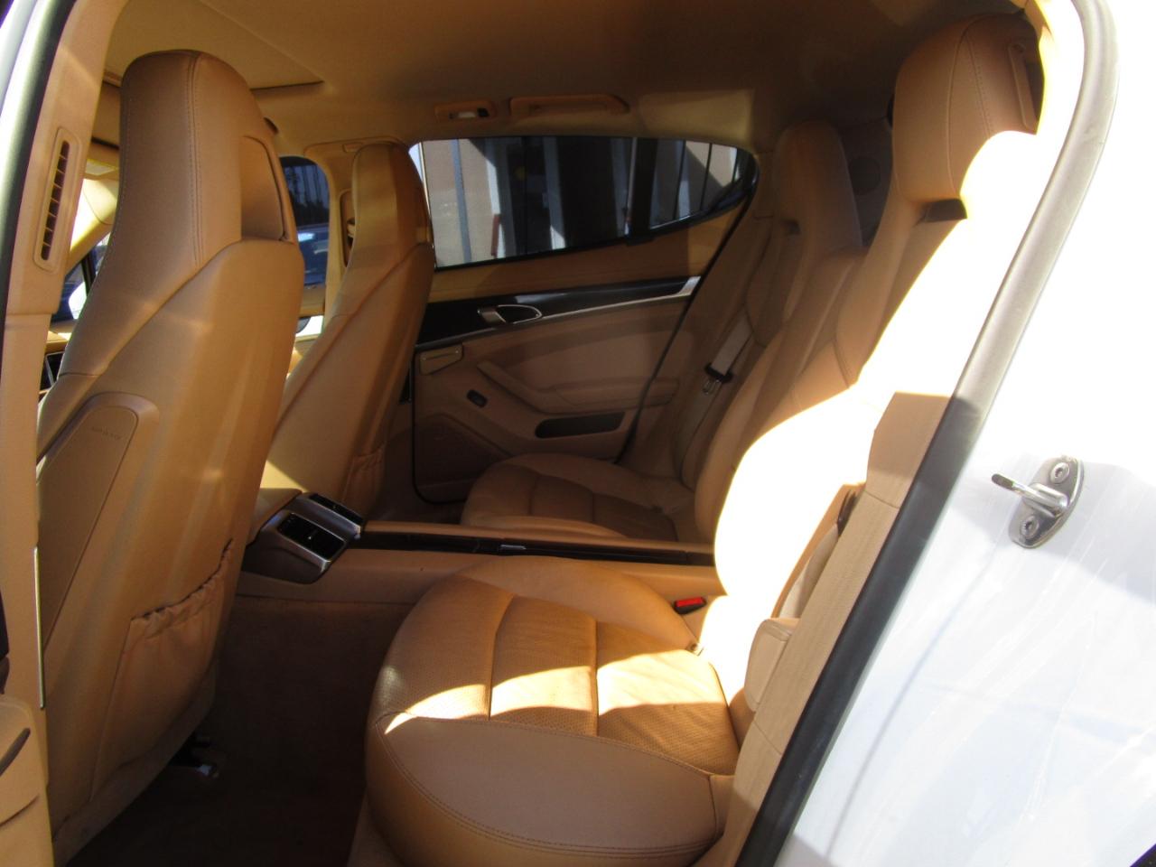 Porsche Panamera 4 2011