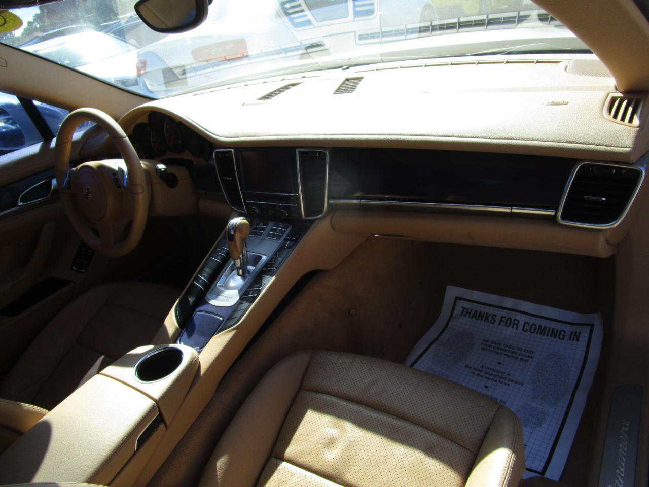 Porsche Panamera 4 2011