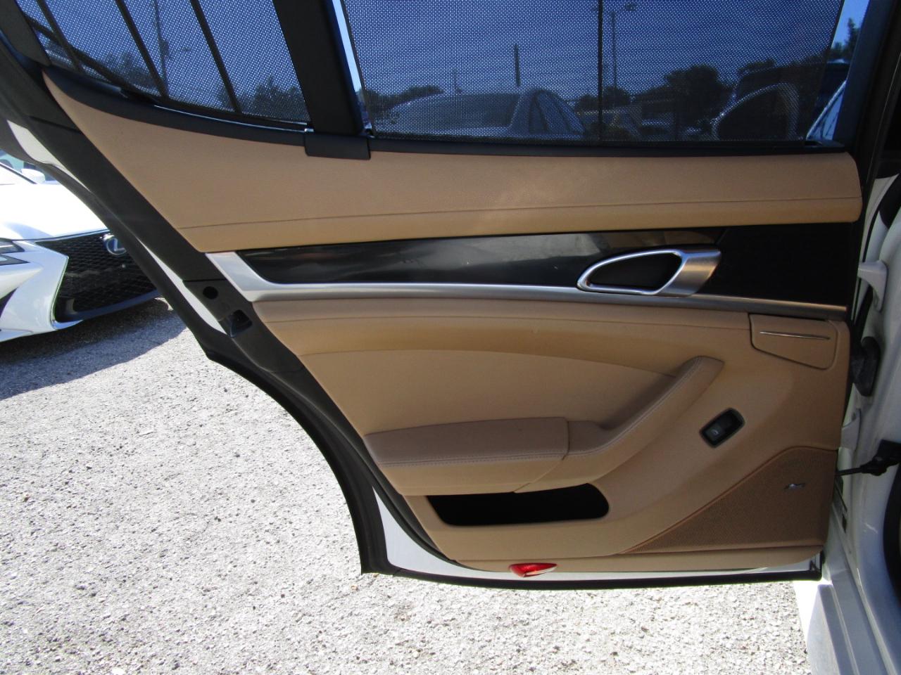 Porsche Panamera 4 2011