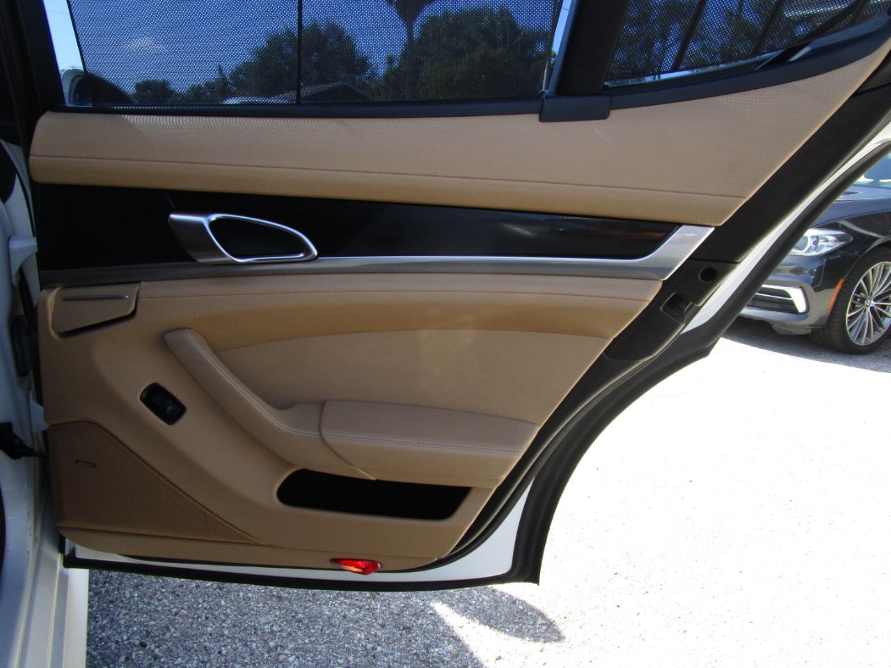 Porsche Panamera 4 2011